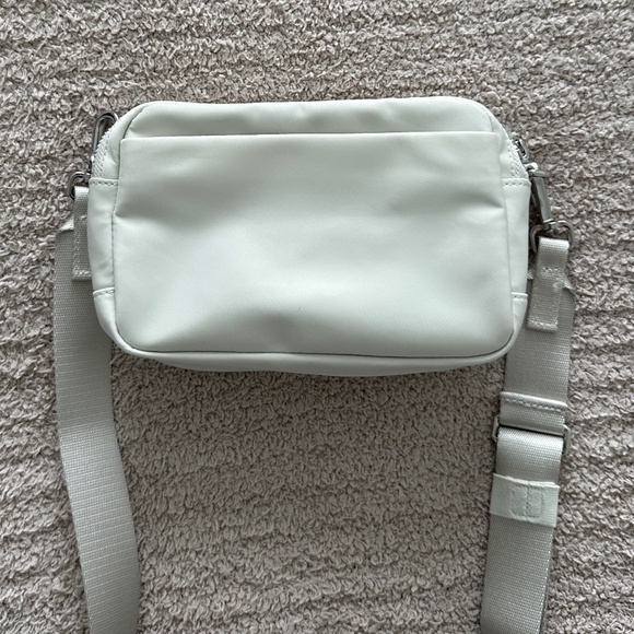 Lululemon Everywhere Crossbody Bag - Picture 4 of 12